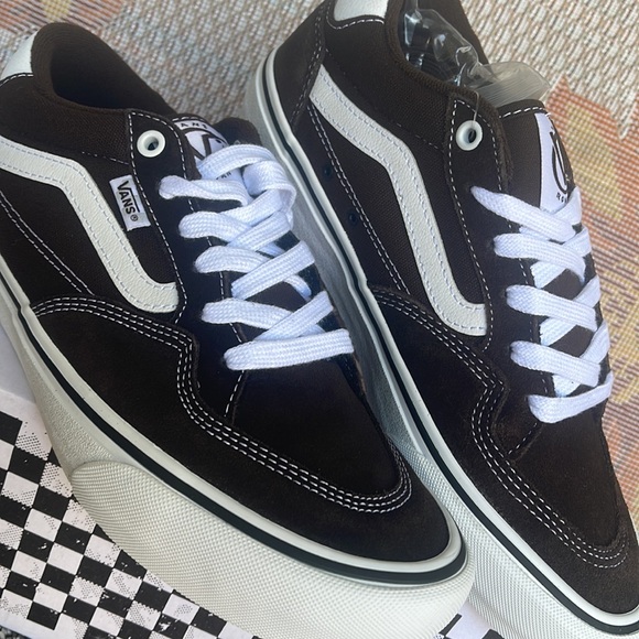 Vans Men’s Rowan
Dark Brown
VN0A5JICDRB
Sneakers - Picture 8 of 16